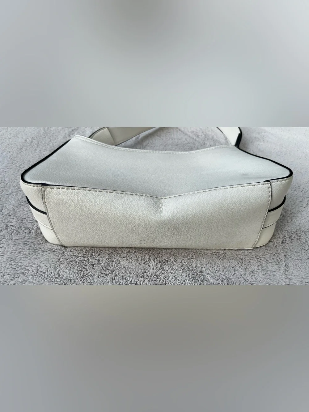 Vintage White Guess Faux Leather Small Shoulder Bag